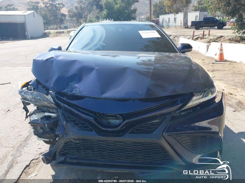 2022 Toyota CAMRY SE